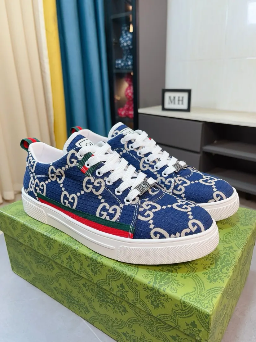 Men's shoes 💰400🌸🌸[GUCCI] Gucci's new spring and summer slip-on loafers with cartoon characters, Fendi F's low-top trendy men's shoes, 😈The upper is made of Italian 🇮🇹 imported sheep suede with Lafayette embroidered leather, full pigskin lining, original rubber non-slip outsole! The style is high-profile and elegant, and the upper is versatile and fashionable. 🇱🇾🇱🇾A large number of ready-made and reposted pictures will be sold! 38-44,